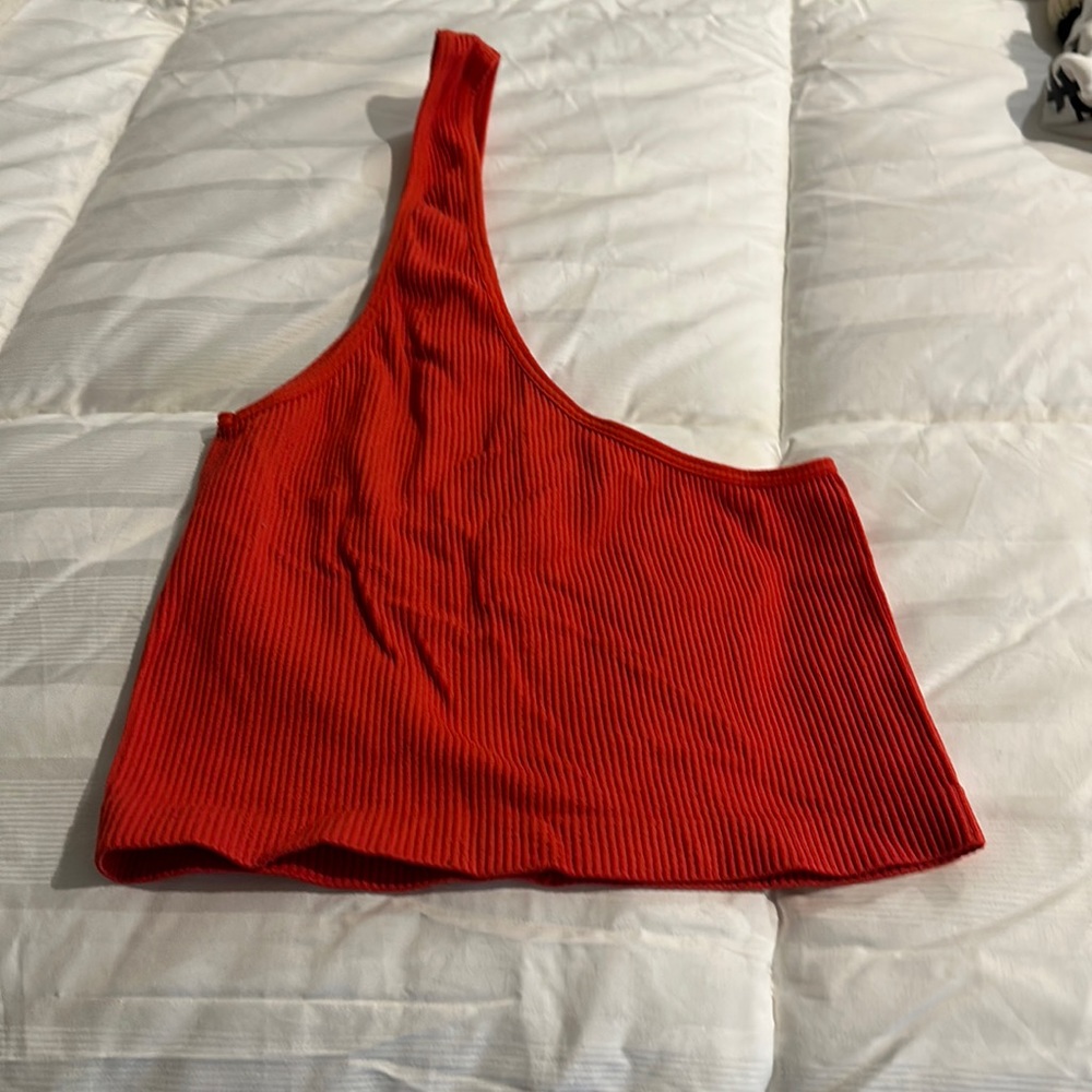 One shoulder crop top